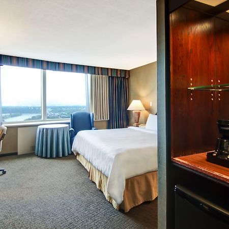 Chateau Lacombe Hotel Edmonton Exterior photo