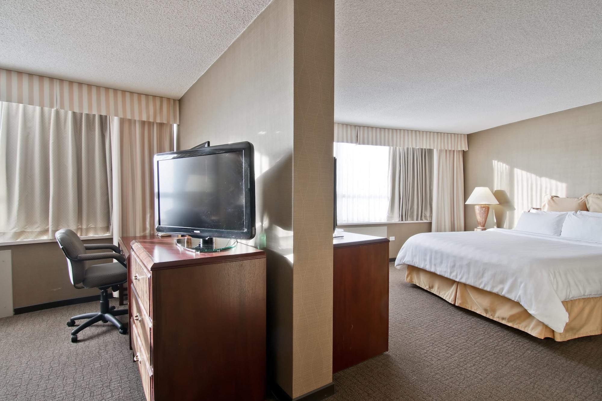 Chateau Lacombe Hotel Edmonton Exterior photo