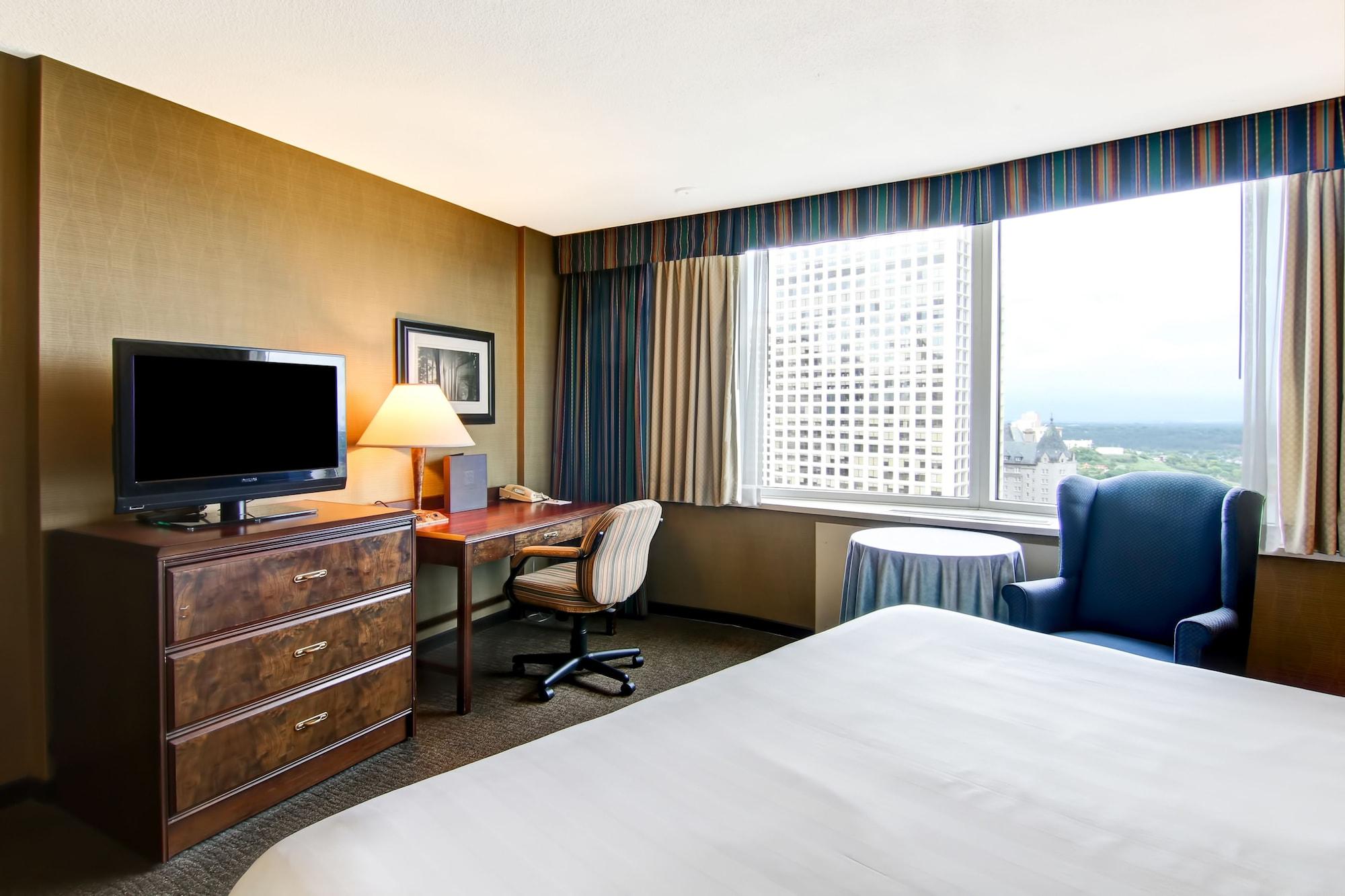 Chateau Lacombe Hotel Edmonton Exterior photo