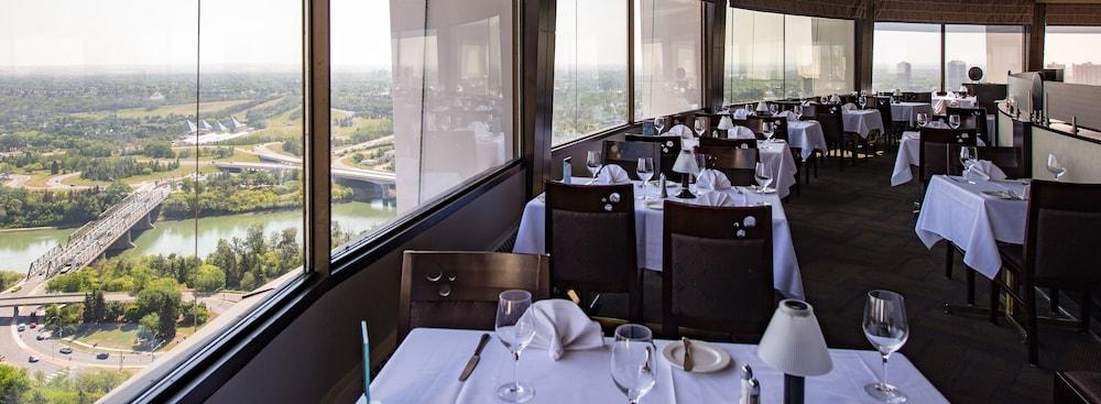 Chateau Lacombe Hotel Edmonton Exterior photo
