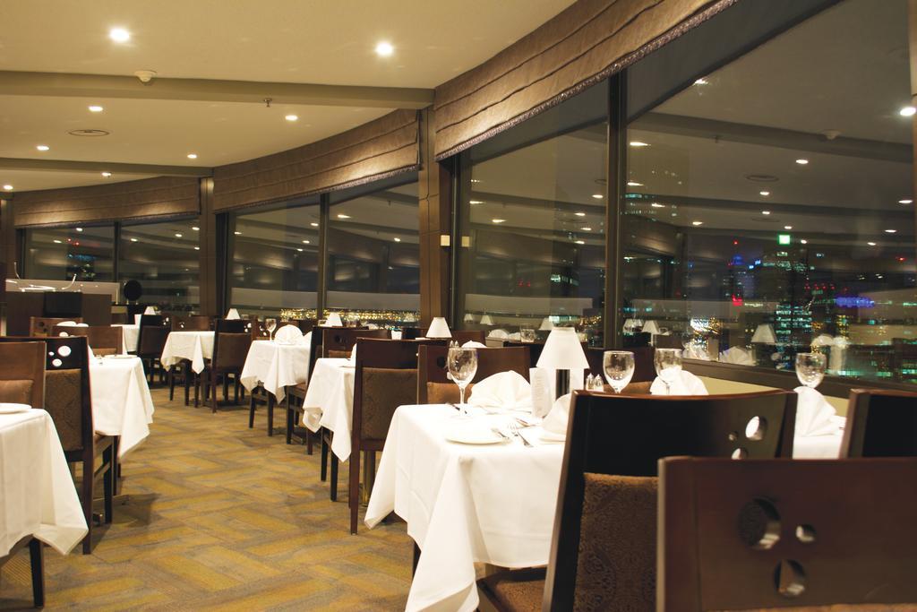 Chateau Lacombe Hotel Edmonton Exterior photo