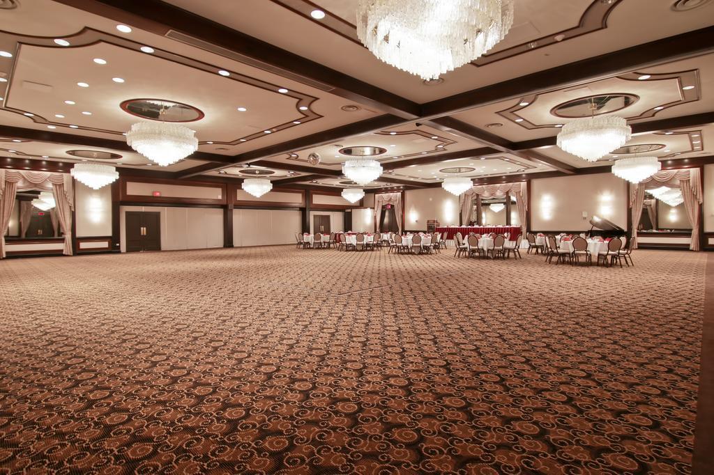Chateau Lacombe Hotel Edmonton Exterior photo