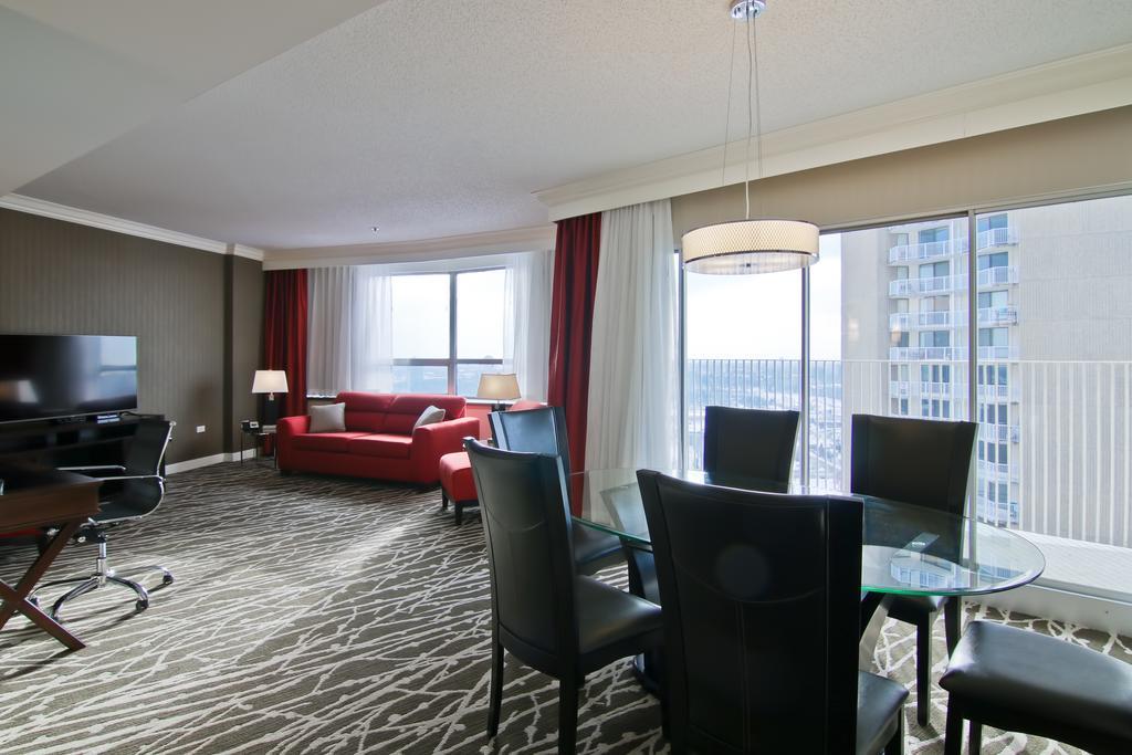 Chateau Lacombe Hotel Edmonton Exterior photo