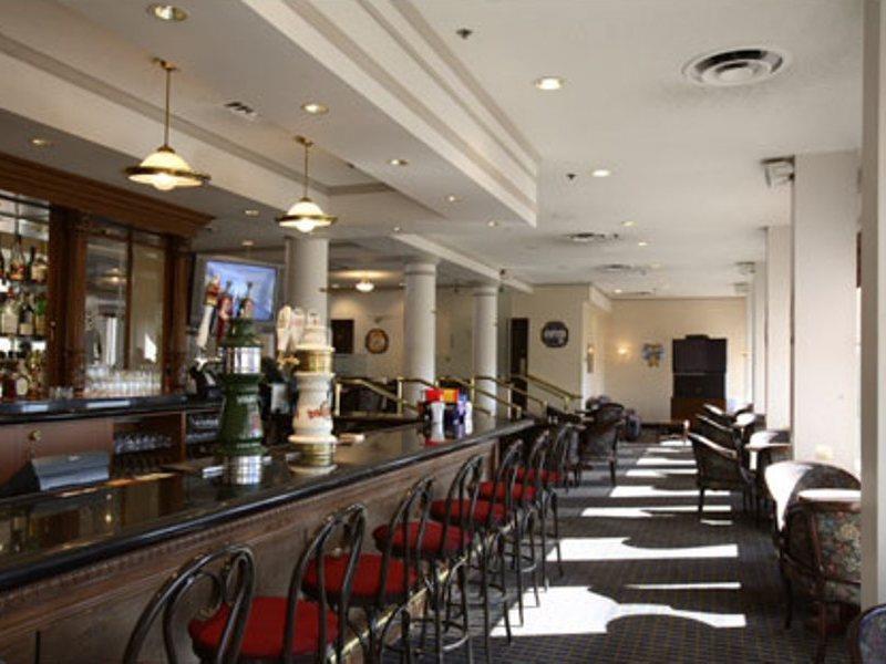 Chateau Lacombe Hotel Edmonton Exterior photo
