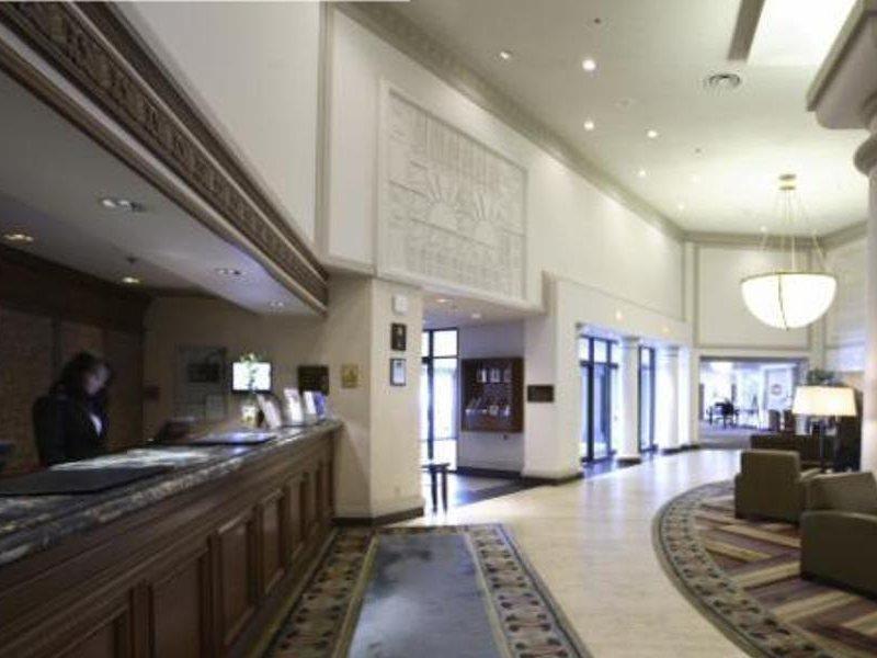 Chateau Lacombe Hotel Edmonton Exterior photo