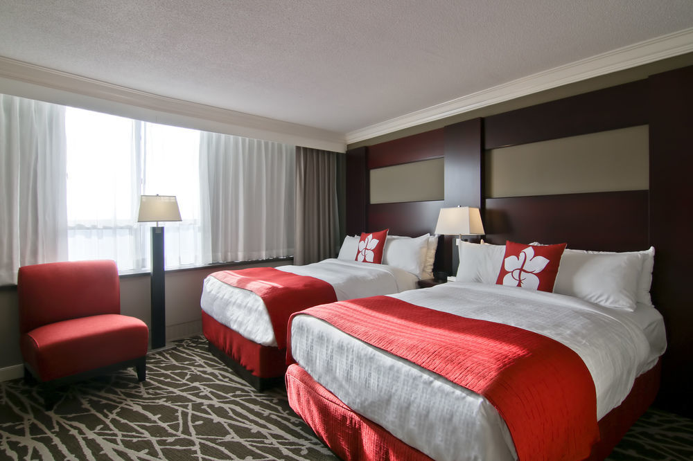 Chateau Lacombe Hotel Edmonton Exterior photo