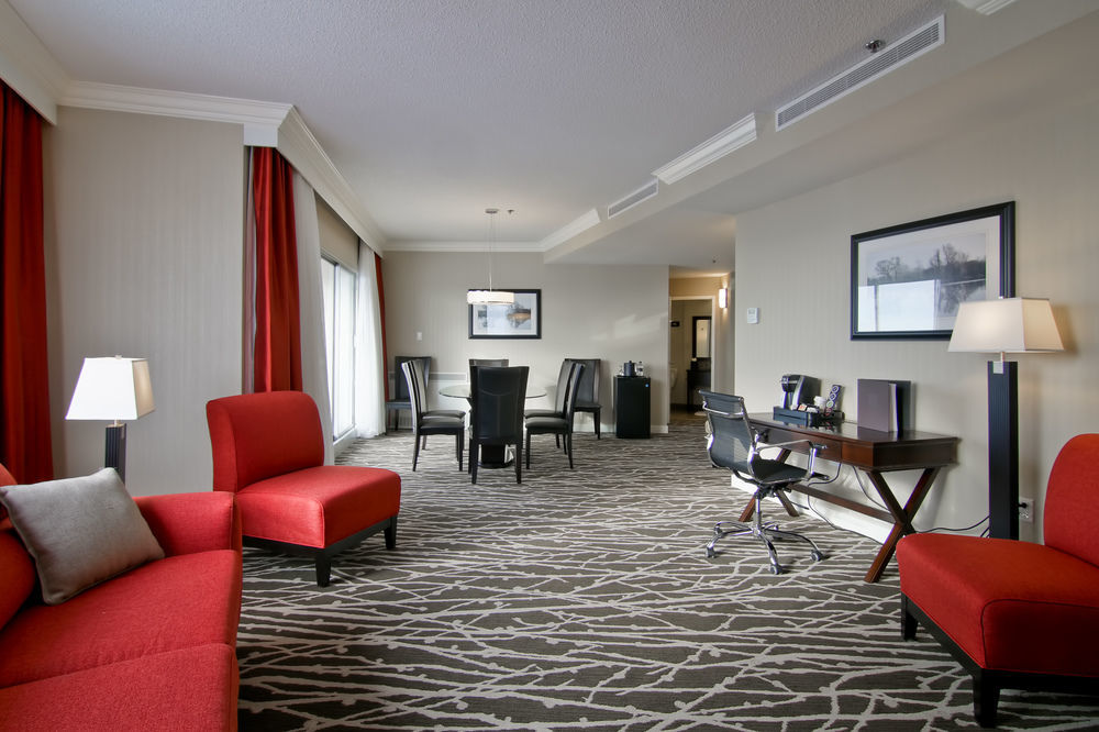 Chateau Lacombe Hotel Edmonton Exterior photo