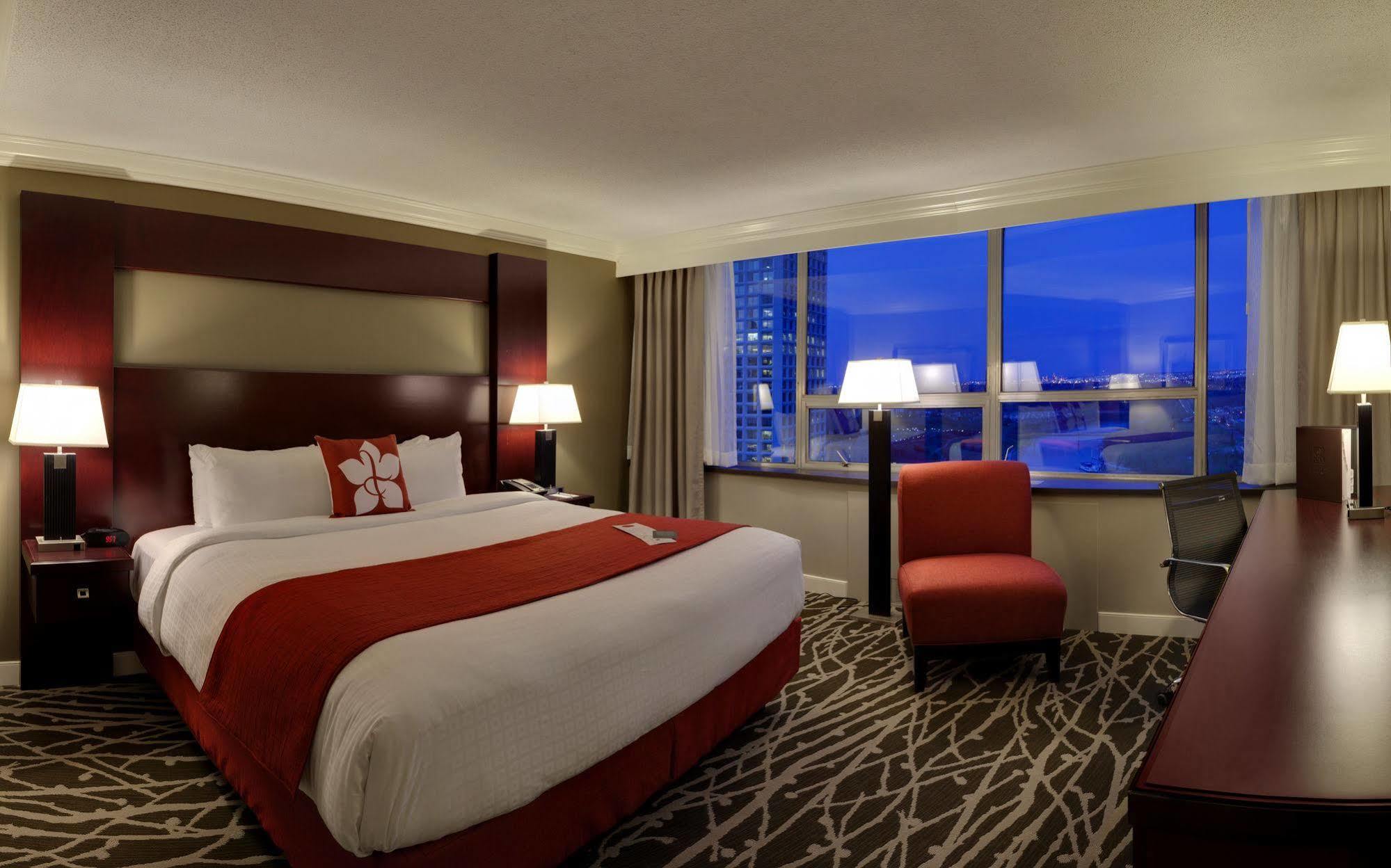Chateau Lacombe Hotel Edmonton Exterior photo