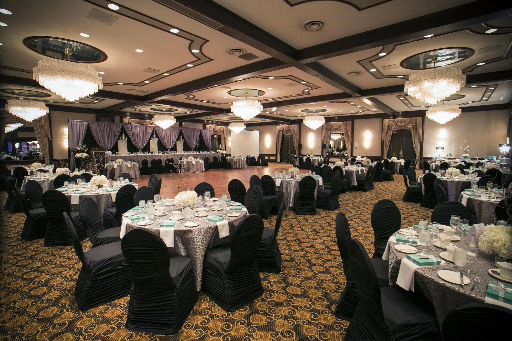 Chateau Lacombe Hotel Edmonton Exterior photo