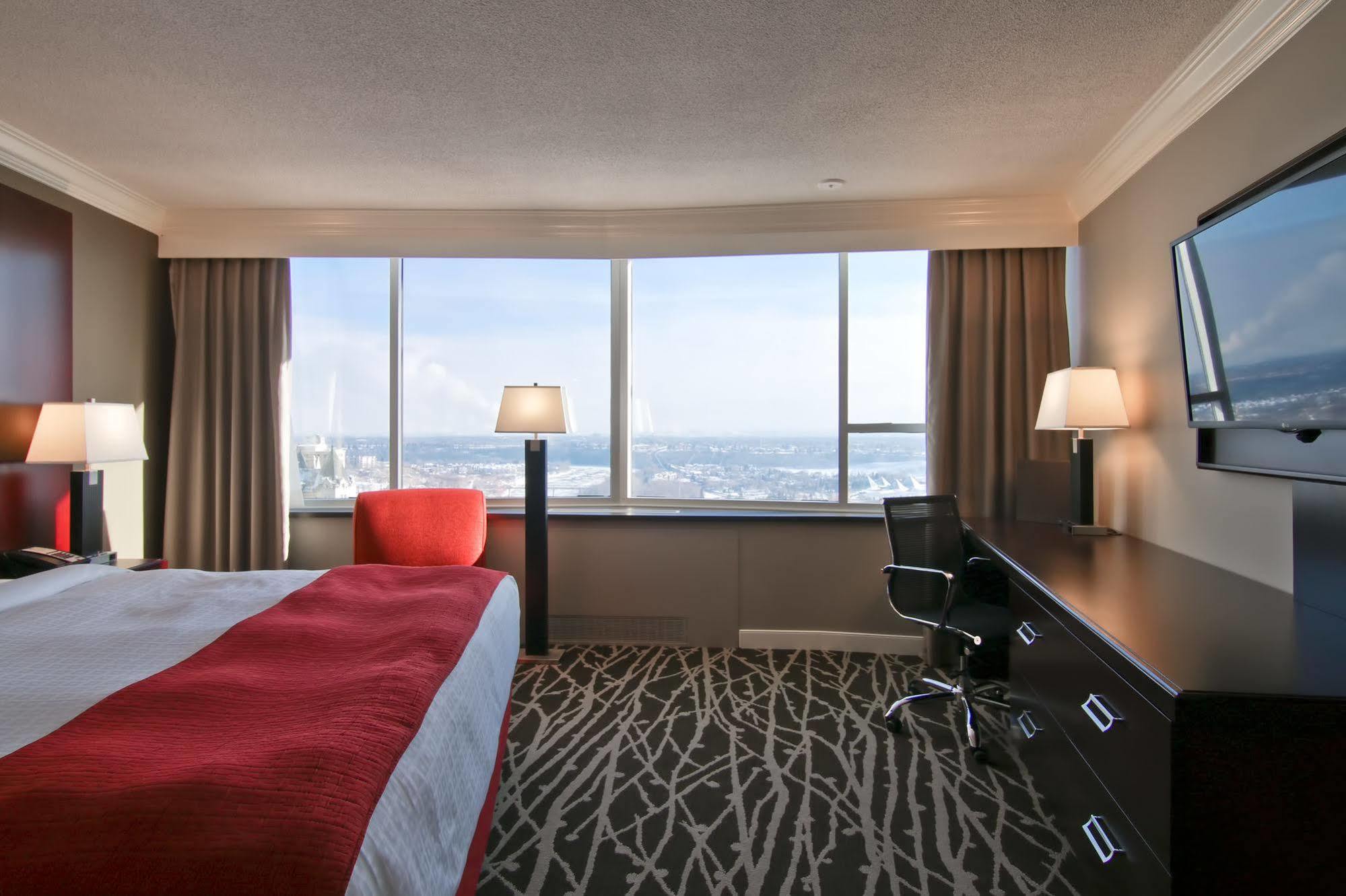 Chateau Lacombe Hotel Edmonton Exterior photo
