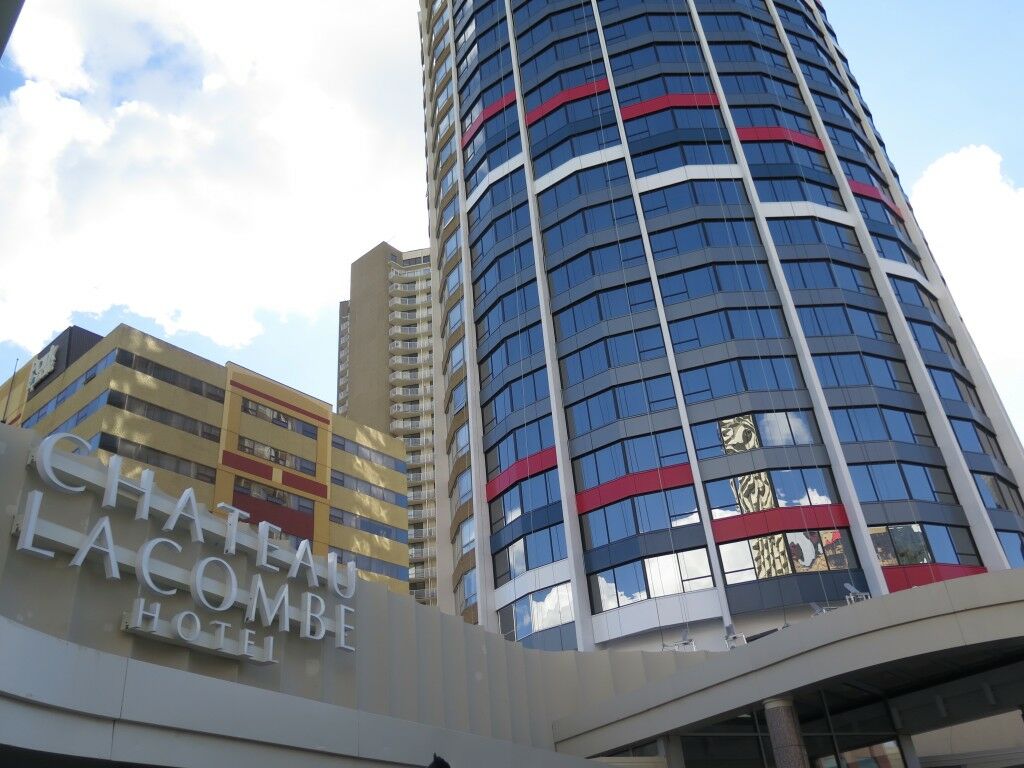 Chateau Lacombe Hotel Edmonton Exterior photo