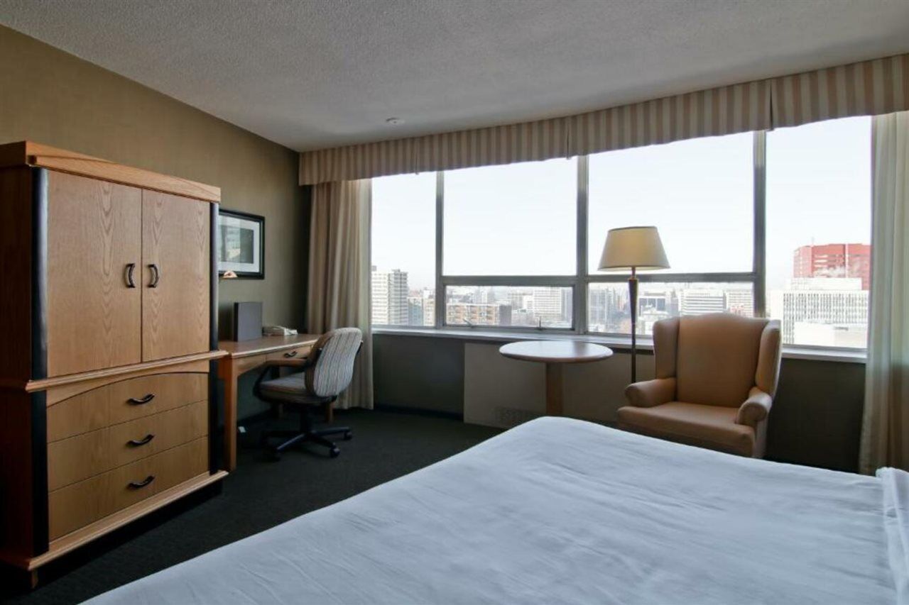Chateau Lacombe Hotel Edmonton Exterior photo
