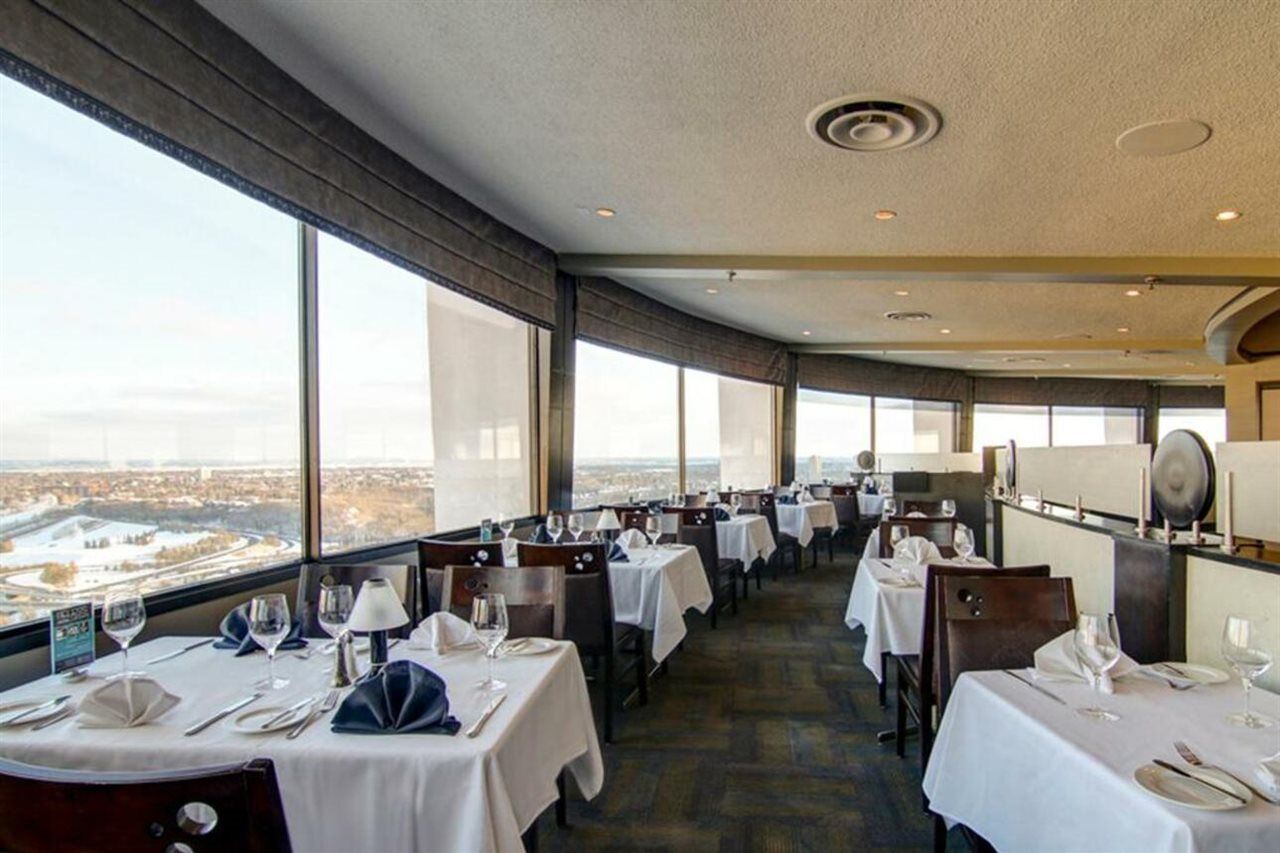 Chateau Lacombe Hotel Edmonton Exterior photo
